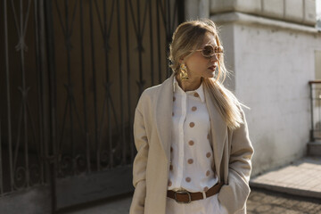 Fashion woman wearing beige coat on the street - 666595283