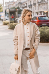 Fashion woman wearing beige coat on the street - 666596077