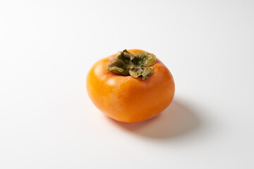 日本の柿を白背景で