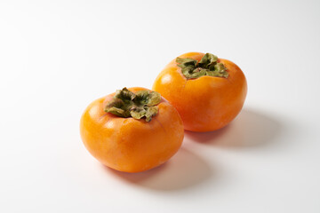 日本の柿を白背景で