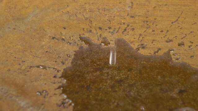 Applying layer of citric acid solution to a rusty sheet of metal for the purpose of primary rust removal