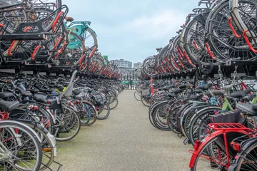 Rolgordijnen Two-Level Bicycle Parking at Amsterdam Central Station © goodman_ekim