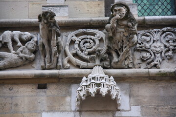Fototapeta na wymiar Gargouilles de pierre à Dijon en Bourgogne. France
