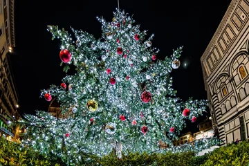 Foto op Canvas Illuminated Christmas tree in the center of Florence during the holidays © giadophoto