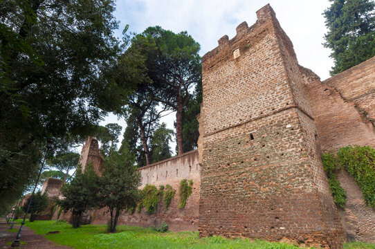 Roman Aurelian Walls (Mura Aureliane), UNESCO World Heritage Site, Rome, Latium (Lazio)