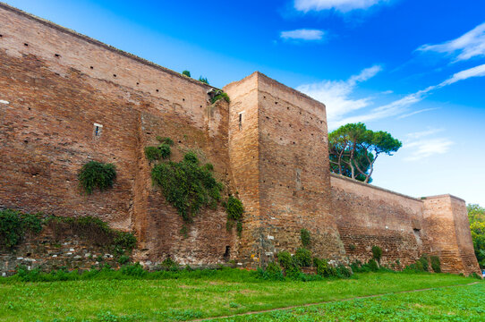 Roman Aurelian Walls (Mura Aureliane), UNESCO World Heritage Site, Rome, Latium (Lazio)