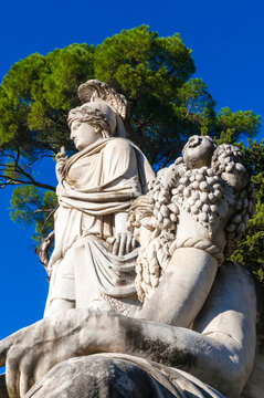 Statue of Dea Roma (Goddess Roma), Piazza del Popolo, UNESCO World Heritage Site, Rome, Latium (Lazio)