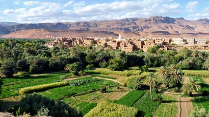 Tinghir, Tineghir, palm oasis on the banks of the wadi, river Todra, women washing clothes in the river, ancient kasbahs, ksopurs, silver mining,