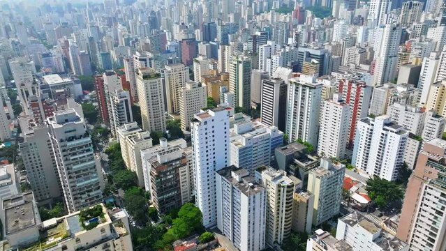Imagem a&eacute;rea de casas, pr&eacute;dios e &aacute;rvores da regi&atilde;o dos Jardins e Jardim Paulista em S&atilde;o Paulo, Capital. Regi&atilde;o nobre de S&atilde;o Paulo. 
