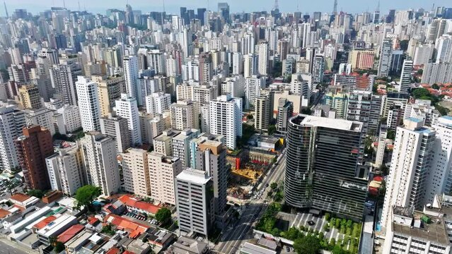 Imagem a&eacute;rea de casas, pr&eacute;dios e &aacute;rvores da regi&atilde;o dos Jardins e Jardim Paulista em S&atilde;o Paulo, Capital. Regi&atilde;o nobre de S&atilde;o Paulo. 