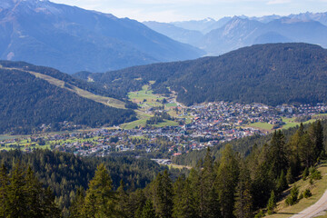 Fototapeta na wymiar Panoramablick auf Seefeld in Tirol