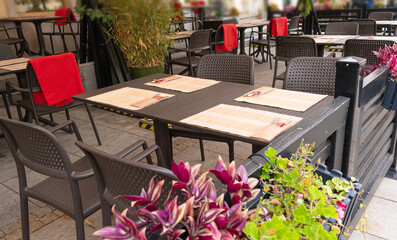 Street Restaurant Table, Empty Cafe Tables, Bar Terrace, Outdoor Restaurants, Outside Trattoria