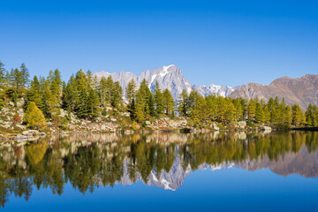 Monte Bianco e Grandes Jorasses sul Lago d'Arpy, Valle D'Aosta