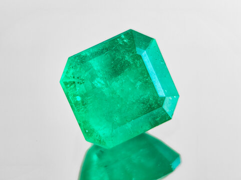 esmeraldas gigantes cristales emerald gemstone gemas piedras preciosas diamantes verdes granate zafiro rubí, emeralds and gemstone jade	

