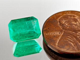 esmeraldas gigantes cristales emerald gemstone gemas piedras preciosas diamantes verdes granate zafiro rubí, emeralds and gemstone jade	
