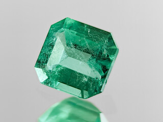 esmeraldas gigantes cristales emerald gemstone gemas piedras preciosas diamantes verdes granate zafiro rubí, emeralds and gemstone jade	
 - obrazy, fototapety, plakaty