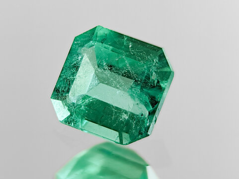 esmeraldas gigantes cristales emerald gemstone gemas piedras preciosas diamantes verdes granate zafiro rub&iacute;, emeralds and gemstone jade	
