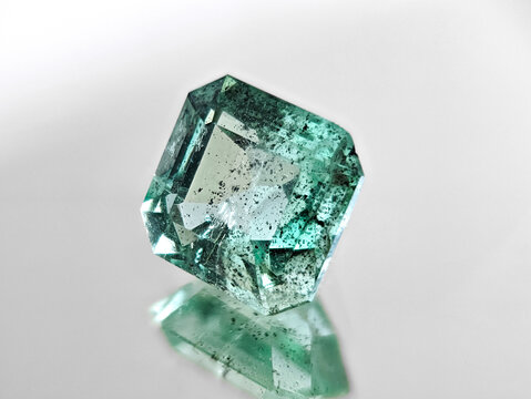 esmeraldas gigantes cristales emerald gemstone gemas piedras preciosas diamantes verdes granate zafiro rub&iacute;, emeralds and gemstone jade	
