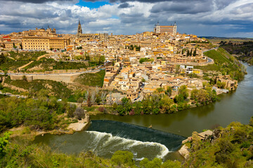 Fototapeta premium Scenic cityscape of old town of Toledo at bank of Tagus river, central Spain