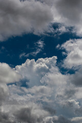 아름다운 뭉게구름, 잘 어울리는 대표적인 색의 조합. 파란색과 하얀색