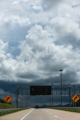 아름다운 뭉게구름, 잘 어울리는 대표적인 색의 조합. 파란색과 하얀색