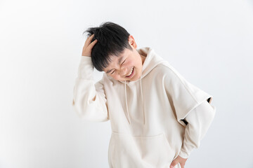 頭を抱える子ども　child holding his head