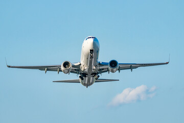 離陸していく飛行機