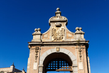 Fototapeta na wymiar Details from Puente de Alcántara, door and bridge in Toledo