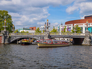 Fototapeta na wymiar Amsterdam Tour Boats