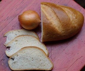 sliced bread and onion on the table