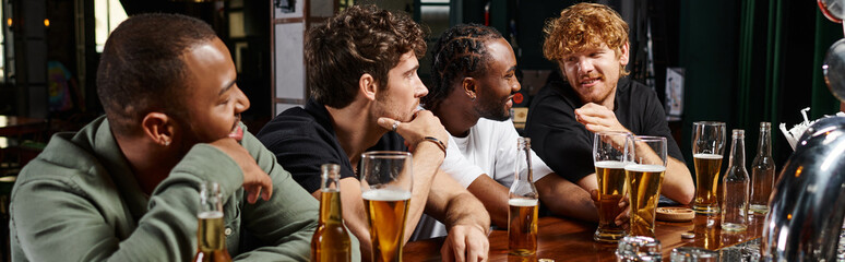 banner of multicultural men spending time together, chatting and drinking beer, male friends in bar - obrazy, fototapety, plakaty