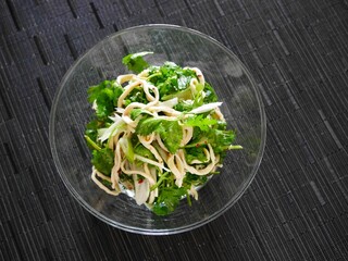 中華食材「豆干絲」の和え麺（トーカンスー・豆腐干）