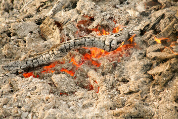 Ausglühendes Lagerfeuer