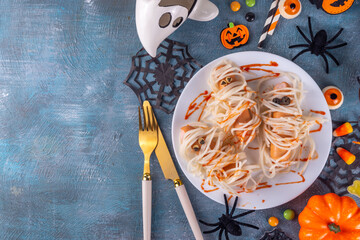 Spaghetti pasta with sausages mummies