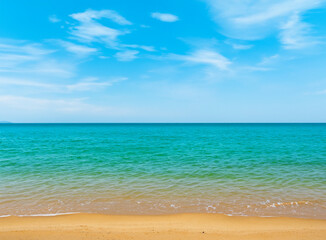 Obraz premium beach with blue sky and clouds