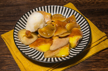 天然きのこのおろし添え