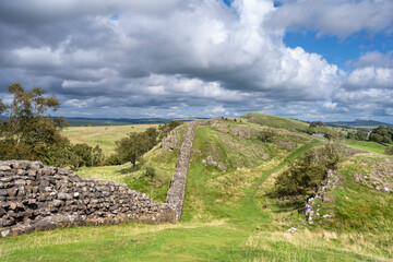 Der Hadrianswall bei Walltown Crags bei Haltwhistle