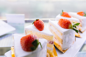 cheesecake with strawberries and cream