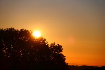 Abenddämmerung über der buckligen Welt