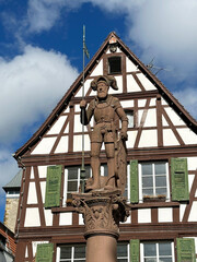 Fototapeta na wymiar Statue auf dem Marktplatz
