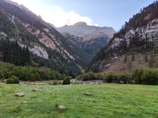 Fototapeta na wymiar Valley de Bujaruelo.Pyreenes.Spain