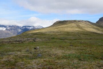 Wanderung im Nationalpark Skaftafell und Vatnajökull im südosten von Island mit seinen Flechten und Moosen, Hochebene und Felsen ein Wanderparadies.