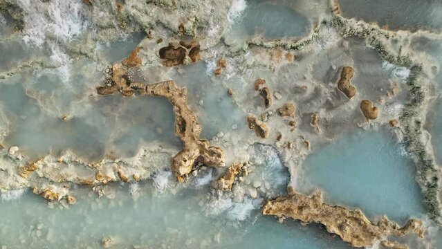 Veduta aerea delle terme di Saturnia