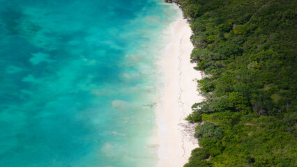 Awesome white sandy beach and turquoise ocean in zanzibar at sunny day, Tanzania - obrazy, fototapety, plakaty