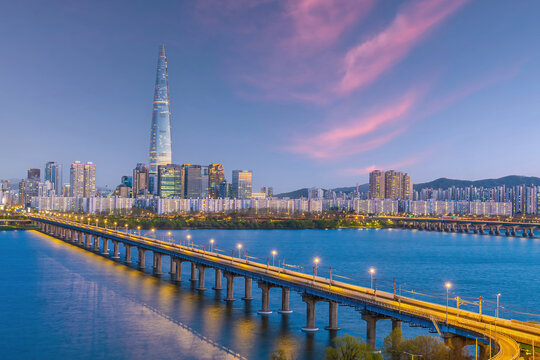 Fototapeta Skyline of seoul, the capital city of south korea with Han River