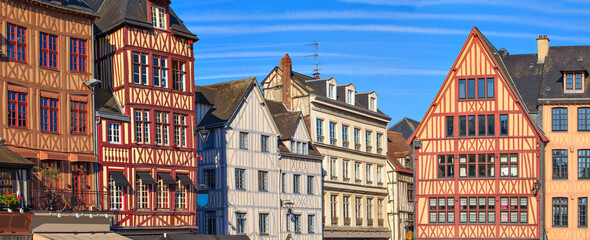 Rouen, vieilles maisons de la place du vieux marché, Normandie - obrazy, fototapety, plakaty