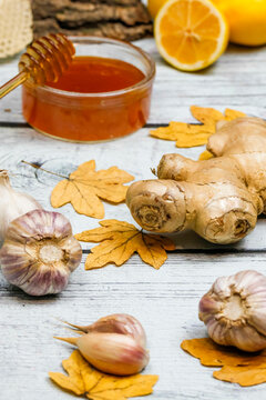 Healthy food: honey, garlic, ginger and lemon