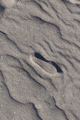 Fototapeta na wymiar 砂浜に残された足跡