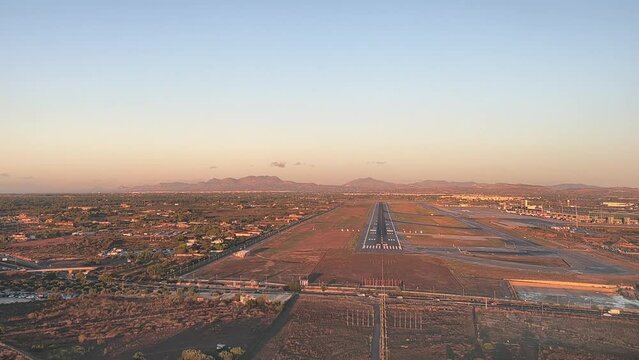 Breathtaking real time approach to land in Alicante&rsquo;s airport, Spain, as seen by he pilots. An unique pilot&rsquo;s perspective. Golden minute.