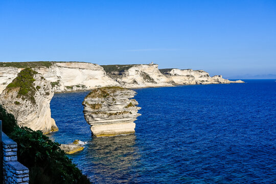 Bonifacio, Kalkfelsen, Kalkklippen, Le grain de sable, Insel, Korsika, Mittelmeer, K&uuml;ste, Felsenk&uuml;ste, Camp Romanilu, Capo Pertusato, Wanderweg, Bootsfahrt, Abendstimmung, Sommer, Frankreich